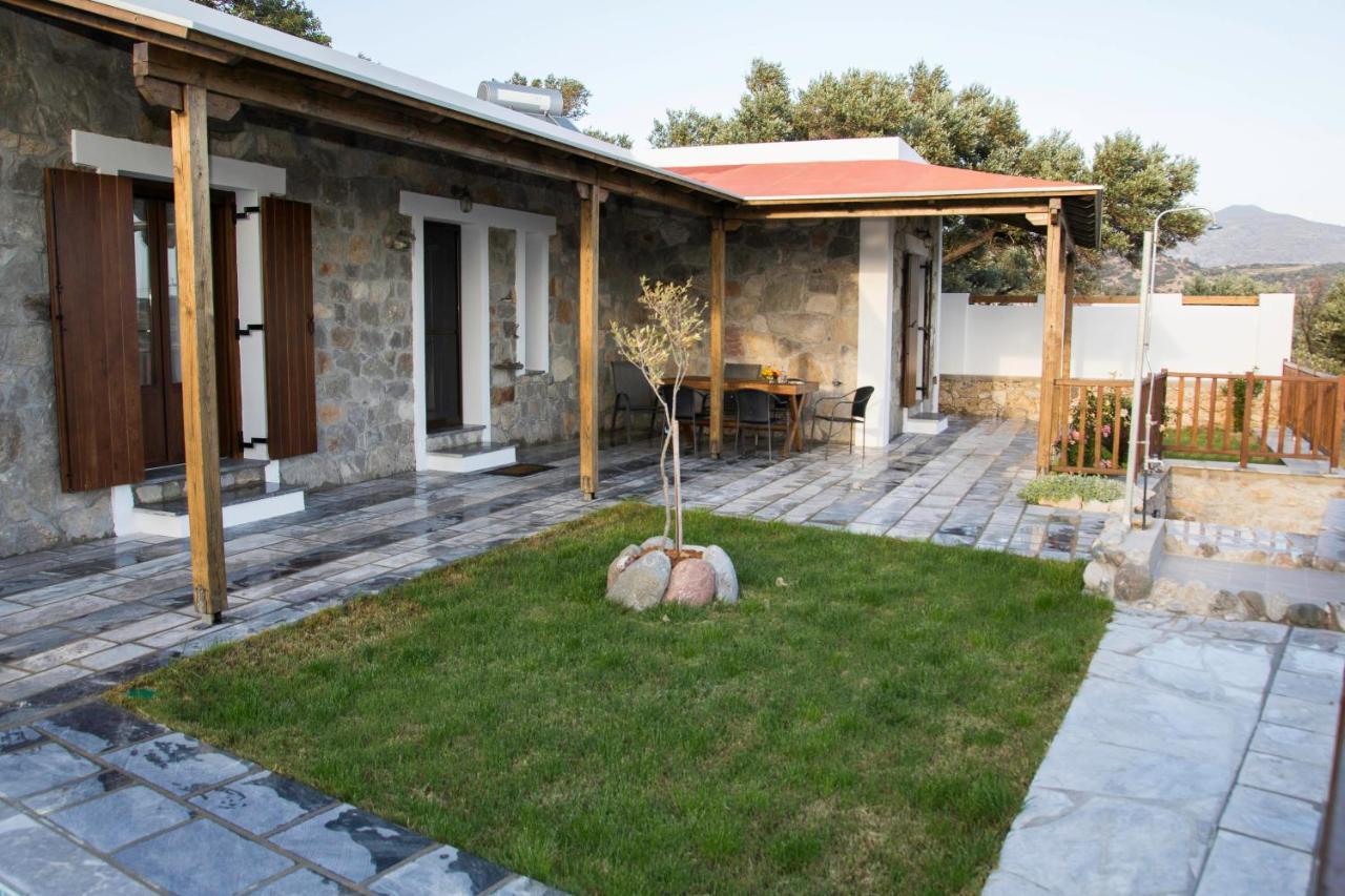 Aloni In * Τριόπετρα